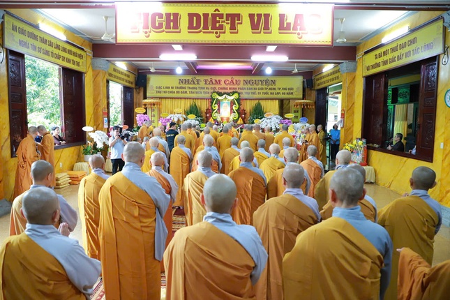 Nhất tâm cầu nguyện