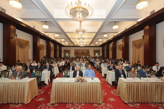 Quang cảnh hội trường diễn ra lễ khai mạc