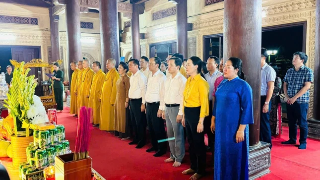 Chư tôn đức và đại biểu chính quyền các cấp tham dự