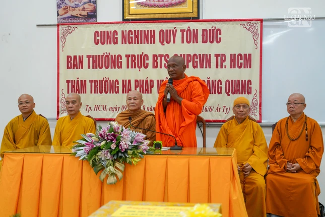 Hòa thượng Danh Lung, Phó Trưởng ban Trị sự GHPGVN TP.HCM sách tấn chư hành giả Tăng thuộc 6 Giáo đoàn hệ phái Khất sĩ