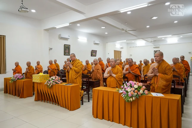 Pháp viện Minh Đăng Quang là trường hạ dành cho chư Tăng hệ phái Khất sĩ với 86 hành giả an cư