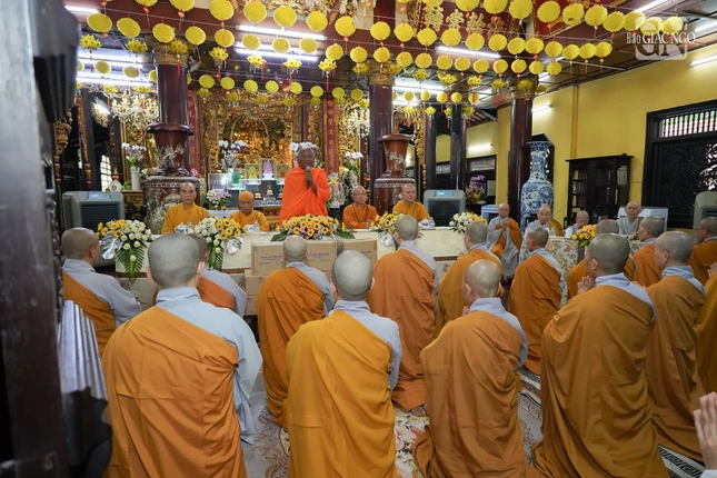 Quang cảnh tại chánh điện chùa Sùng Đức