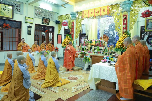 Trai đàn chẩn tế kỳ siêu bạt độ tại Ni viện Vạn Hạnh do Thượng tọa Thích Nguyên Hiếu đương vi sám chủ