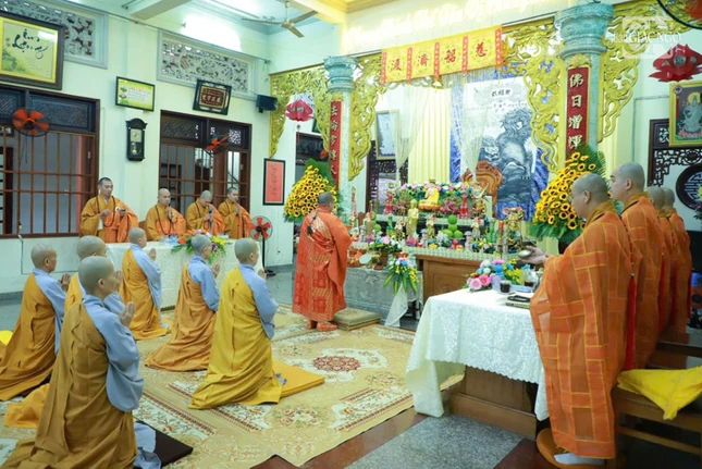 Trai đàn chẩn tế kỳ siêu bạt độ tại Ni viện Vạn Hạnh do Thượng tọa Thích Nguyên Hiếu đương vi sám chủ