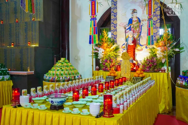 Tối nay, trong không gian tưởng niệm tại Đền thờ Liệt sĩ Đông Nam Bộ, chư tôn đức sẽ tổ chức Lễ hoa đăng tưởng niệm chư anh linh anh hùng, liệt sĩ