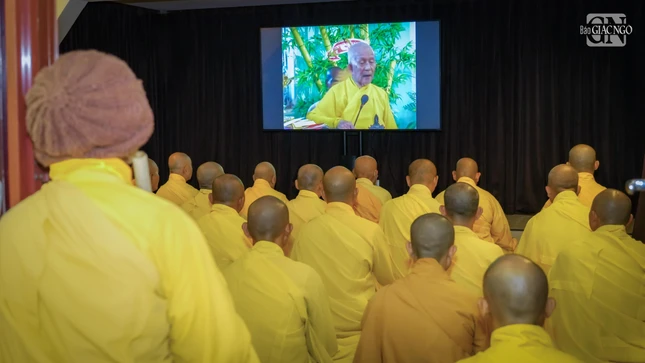 Đại chúng lắng nghe lời khai thị của cố Đại lão Hòa thượng Thích Trí Tịnh