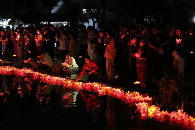 Đêm hoa đăng tại chùa Ân Thọ