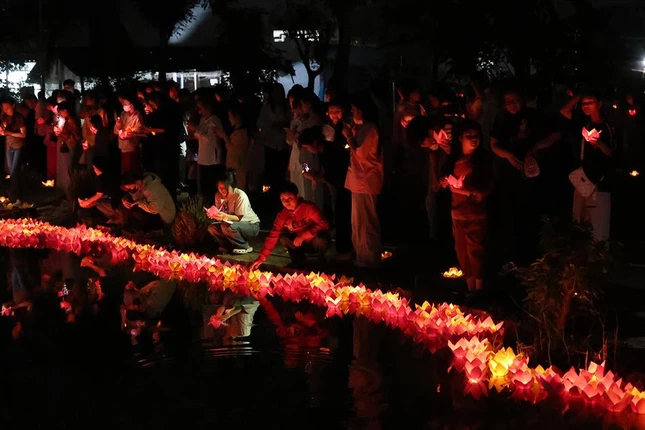 Đêm hoa đăng tại chùa Ân Thọ