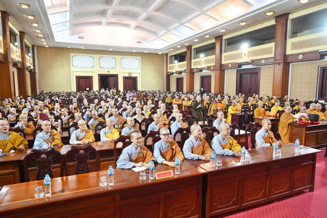 Chư Tăng Ni và đông đảo Phật tử tham dự
