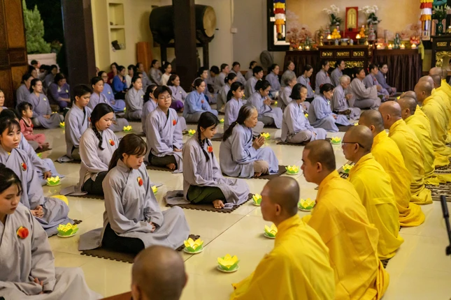 Lắng lòng quán niệm bốn ân trọng của người con Phật