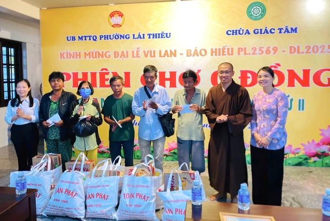 260 phần quà được chùa Giác Tâm trao đến bà con có hoàn cảnh khó khăn 260 phần quà được chùa Giác Tâm trao đến bà con có hoàn cảnh khó khăn