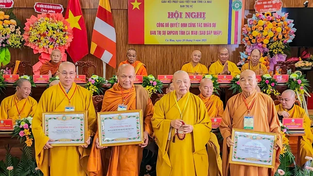 TƯGH trao Bằng tuyên dương công đức đến các tập thể và cá nhân