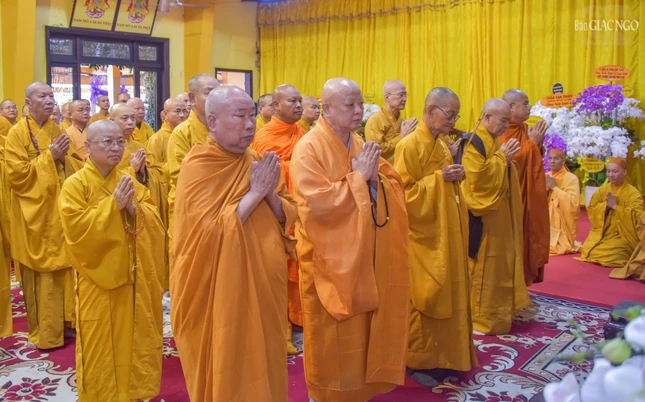 Phái đoàn chư tôn đức Ban Trị sự GHPGVN TP.HCM viếng tang Trưởng lão Hòa thượng Thích Trí Tịnh, Phó Pháp chủ Hội đồng Chứng minh, Chứng minh Ban Trị sự GHPGVN TP.HCM tân viên tịch tại chùa Vĩnh Nghiêm (P.Xuân Hòa, TP.HCM) Phái đoàn chư tôn đức Ban Trị sự GHPGVN TP.HCM viếng tang Trưởng lão Hòa thượng Thích Trí Tịnh, Phó Pháp chủ Hội đồng Chứng minh, Chứng minh Ban Trị sự GHPGVN TP.HCM tân viên tịch tại chùa Vĩnh Nghiêm (P.Xuân Hòa, TP.HCM)