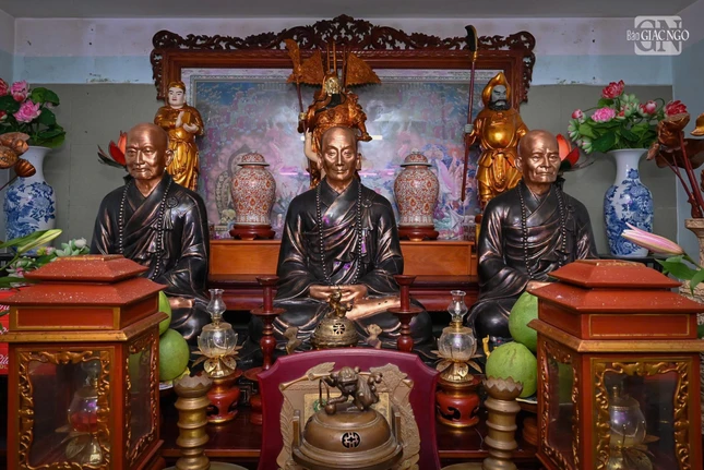 Tôn tượng 3 vị Pháp chủ