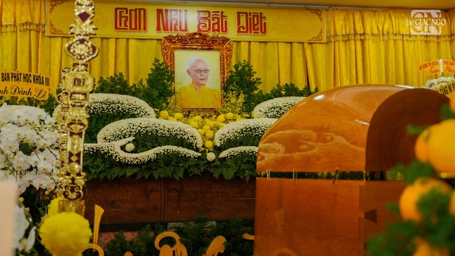 Lễ tang Trưởng lão Hòa thượng Thích Từ Thông được trang nghiêm tổ chức tại Trường Trung cấp Phật học TP.HCM - ngôi trường mà ngài gắn bó với vai trò Hiệu trưởng 37 năm qua