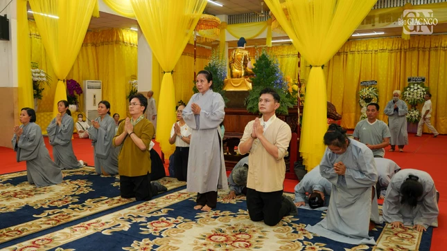 Nghệ sĩ, Phật tử các giới trở về mái Trường Phật học đảnh lễ bậc ân sư khả kính Nghệ sĩ, Phật tử các giới trở về mái Trường Phật học đảnh lễ bậc ân sư khả kính