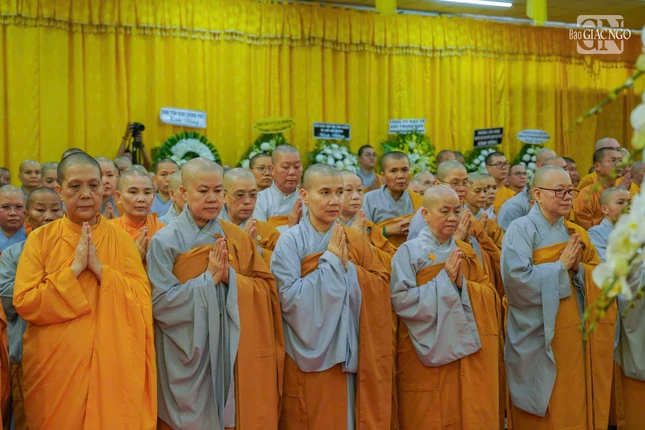 Ni sinh các khóa Ni sinh các khóa