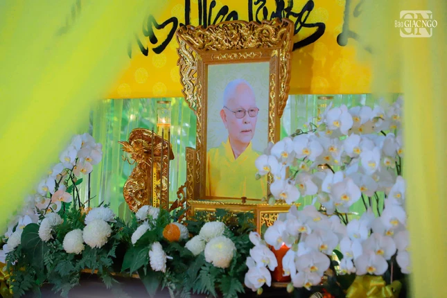 Kim quan Trưởng lão Hòa thượng Thích Từ Thông được cung thỉnh trở về nhập bảo tháp tại chùa Thanh Sơn (P.Long Bình) theo đúng di nguyện ngài đã hứa khả cùng Thượng tọa trụ trì chùa Thanh Sơn