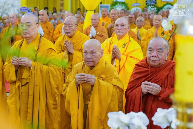 Tiễn biệt lần sau cuối trước Giác linh Trưởng lão Hòa thượng Thích Từ Thông