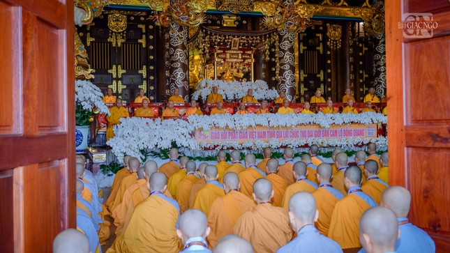 Chiều nay, 3-11, Trưởng lão Hòa thượng Thích Minh Thông, Tuyên Luật sư Đại giới đàn Cam Lộ - Đỗng Quang sẽ khai đạo giới tử và Hội đồng Thập sư đăng đàn truyền giới Sa-di