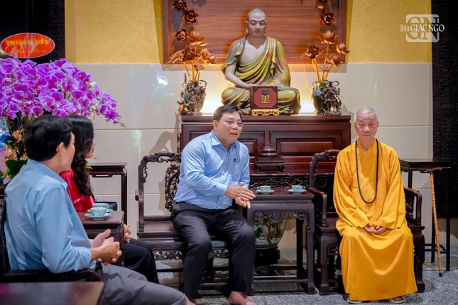 Đức Pháp chủ cùng Thứ trưởng Nguyễn Hải Trung trao đổi các vấn đề liên quan đến hoạt động của GHPGVN Đức Pháp chủ cùng Thứ trưởng Nguyễn Hải Trung trao đổi các vấn đề liên quan đến hoạt động của GHPGVN