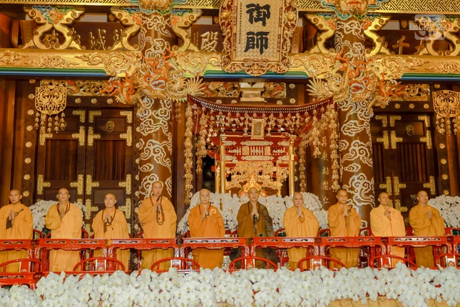 Chư tôn đức tham dự bế mạc