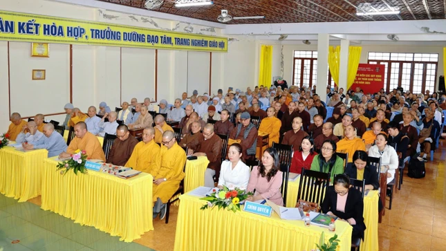 Chư tôn đức Tăng Ni, đại biểu tham dự Chư tôn đức Tăng Ni, đại biểu tham dự