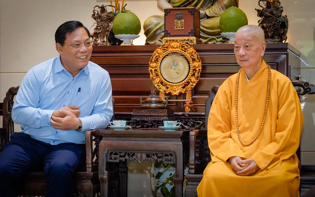 Thứ trưởng Bộ Dân tộc và Tôn giáo Nguyễn Hải Trung với Đức Pháp chủ GHPGVN