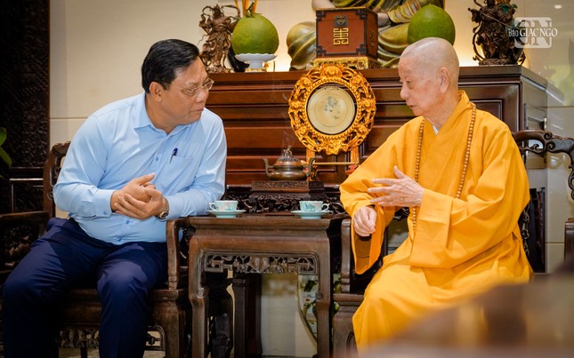 Đức Pháp chủ GHPGVN chia sẻ với Thứ trưởng Nguyễn Hải Trung về nội hàm đặc thì và tầm quan trọng của việc giữ gìn kỷ cương trong Phật giáo Đức Pháp chủ GHPGVN chia sẻ với Thứ trưởng Nguyễn Hải Trung về nội hàm đặc thì và tầm quan trọng của việc giữ gìn kỷ cương trong Phật giáo