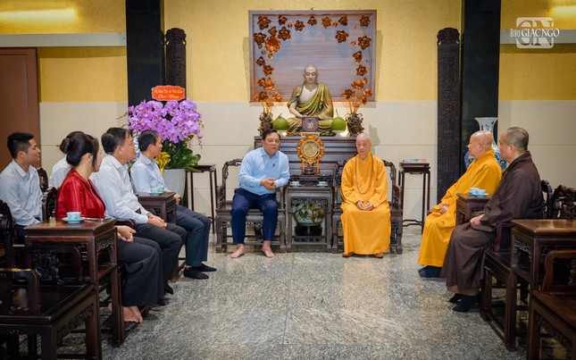 Quang cảnh thăm Đức Pháp chủ của phái đoàn Bộ Dân tộc và Tôn giáo tại chùa Huê Nghiêm Quang cảnh thăm Đức Pháp chủ của phái đoàn Bộ Dân tộc và Tôn giáo tại chùa Huê Nghiêm