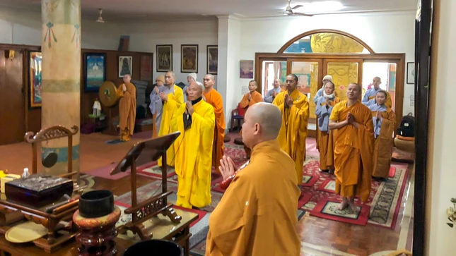 Nghi thức Bố-tát định kỳ tại chánh điện