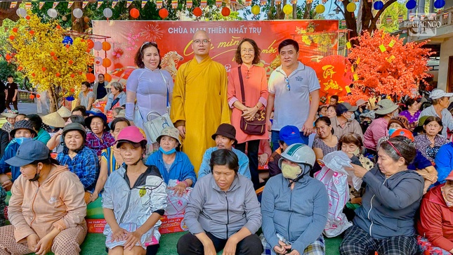 Hơn 1.000 phần quà được chùa Nam Thiên Nhất Trụ và các mạnh thường quân gửi đến bà con trước thềm Xuân Bính Ngọ