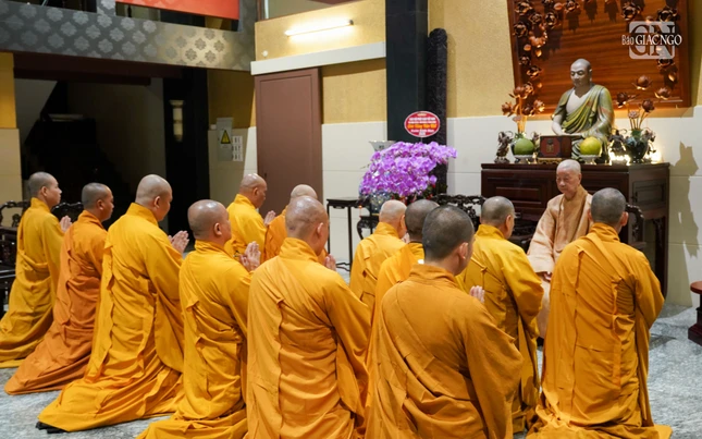 Đón nhận huấn thị của Đức Pháp chủ