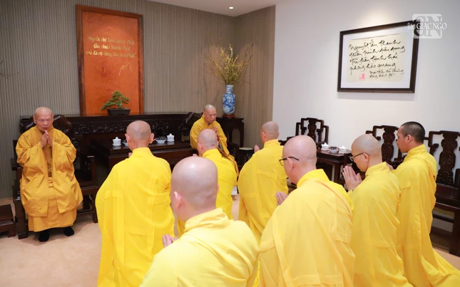 Tăng chúng tông môn Vạn Đức tác bạch khánh tuế Nhị vị Trưởng lão Hòa thượng Chủ tịch và Phó Chủ tịch Thường trực Hội đồng Trị sự Tăng chúng tông môn Vạn Đức tác bạch khánh tuế Nhị vị Trưởng lão Hòa thượng Chủ tịch và Phó Chủ tịch Thường trực Hội đồng Trị sự