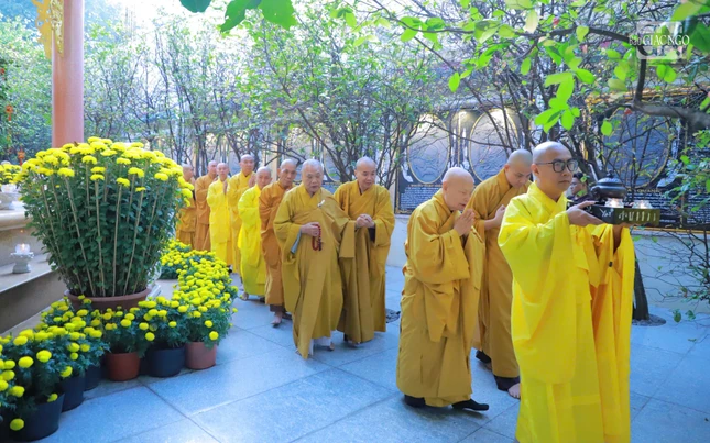 Hữu nhiễu bảo tháp Đại lão Hòa thượng Thích Trí Tịnh, Đệ nhị Chủ tịch Hội đồng Trị sự tại chùa Vạn Đức Hữu nhiễu bảo tháp Đại lão Hòa thượng Thích Trí Tịnh, Đệ nhị Chủ tịch Hội đồng Trị sự tại chùa Vạn Đức