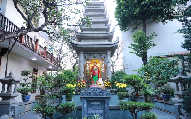 Bảo tháp Đại lão Hòa thượng Thích Trí Thủ tại Quảng Hương Già Lam Bảo tháp Đại lão Hòa thượng Thích Trí Thủ tại Quảng Hương Già Lam