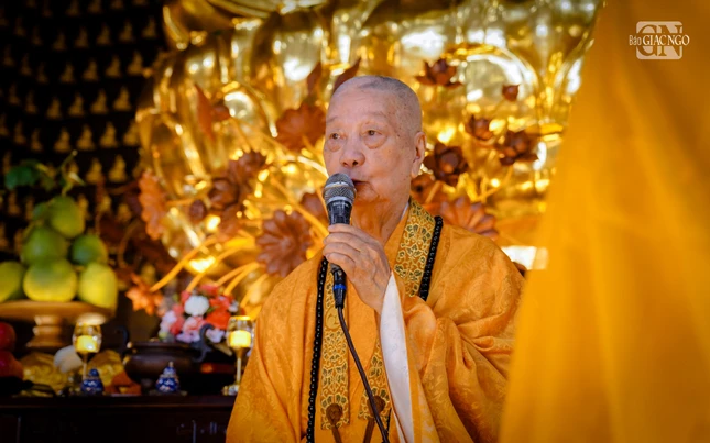 Đức Pháp chủ khai thị