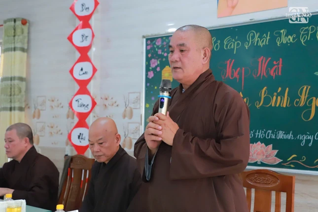 Thượng tọa Thích Quảng Huy, Phó Chủ nhiệm Thường trực Lớp Sơ cấp Phật học Thủ Đức phát biểu