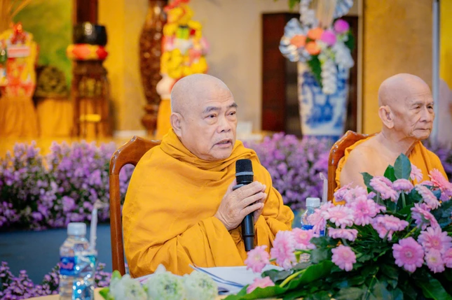 Hòa thượng Thích Giác Toàn chia sẻ cùng tứ chúng hệ phái Khất sĩ về công hạnh của Tổ sư Minh Đăng Quang