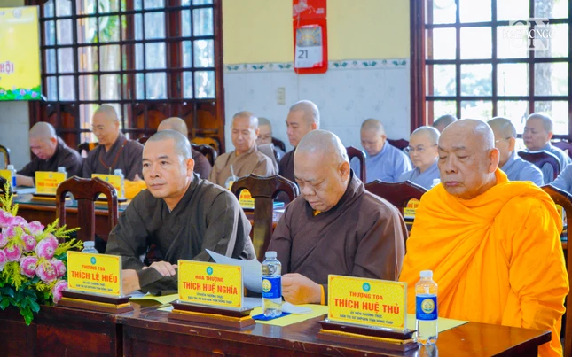 Chư tôn đức lắng nghe báo cáo tiến độ và rà soát chi tiết mọi công tác chuẩn bị cho Đại hội