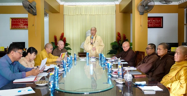 Thượng tọa Thích Quảng Lộc phát biểu tại phiên họp Thượng tọa Thích Quảng Lộc phát biểu tại phiên họp