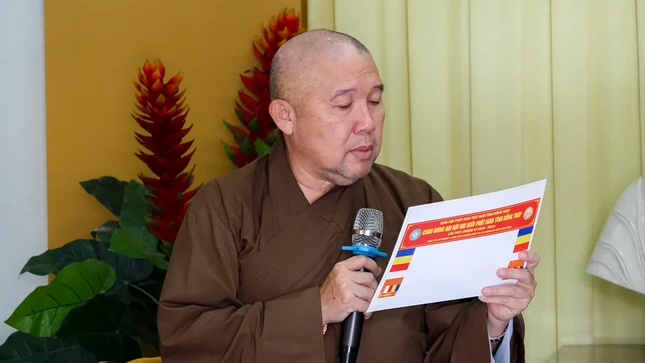 Thượng tọa Thích Chơn Trí trình bày các phương án thiết trí chuẩn bị Đại hội Thượng tọa Thích Chơn Trí trình bày các phương án thiết trí chuẩn bị Đại hội