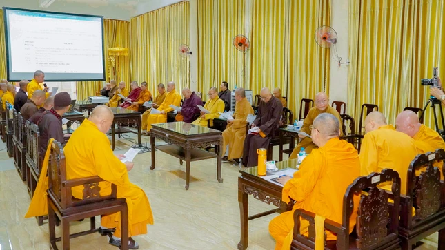 Quang cảnh buổi họp