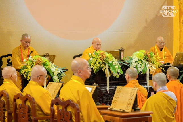 Hội đồng Thập sư truyền giới giới tử thọ giới Tỳ-kheo