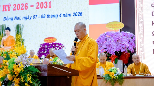 Thượng tọa Thích Chơn Lý, Phó ban kiêm Trưởng ban Pháp chế thông qua danh sách Ban Chứng minh, Đoàn chủ tọa, Ban Thư ký và Ban Kiểm soát đại hội