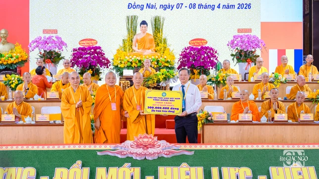 Ban Trị sự GHPGVN tỉnh Đồng Nai tặng Quỹ "Vì người nghèo" của tỉnh 300 triệu đồng