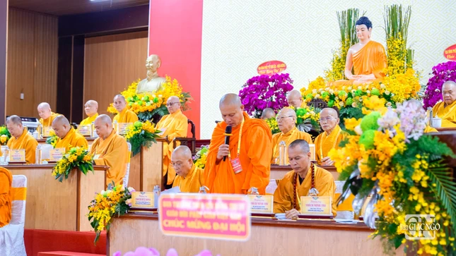 Chư tôn đức Đoàn chủ tọa điều hành đại hội