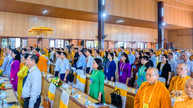 Quý lãnh đạo, chư vị khách quý tham dự