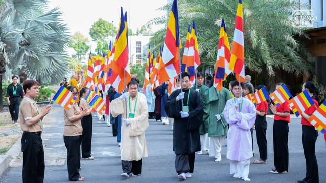 Cung nghinh chư tôn đức quang lâm hội trường