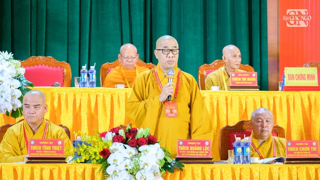 Chư tôn đức Đoàn chủ tọa điều hành phiên trù bị đại hội